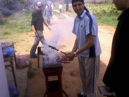 3ti lhada 3ti ldak 3ti  lzin li hdak, ba9i nta aji hak !!
